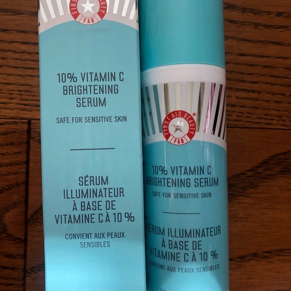 First Aid Beauty 10% Vitamin C Brightening Serum 50ml Sensitive Skin Safe - Picture 2 of 6